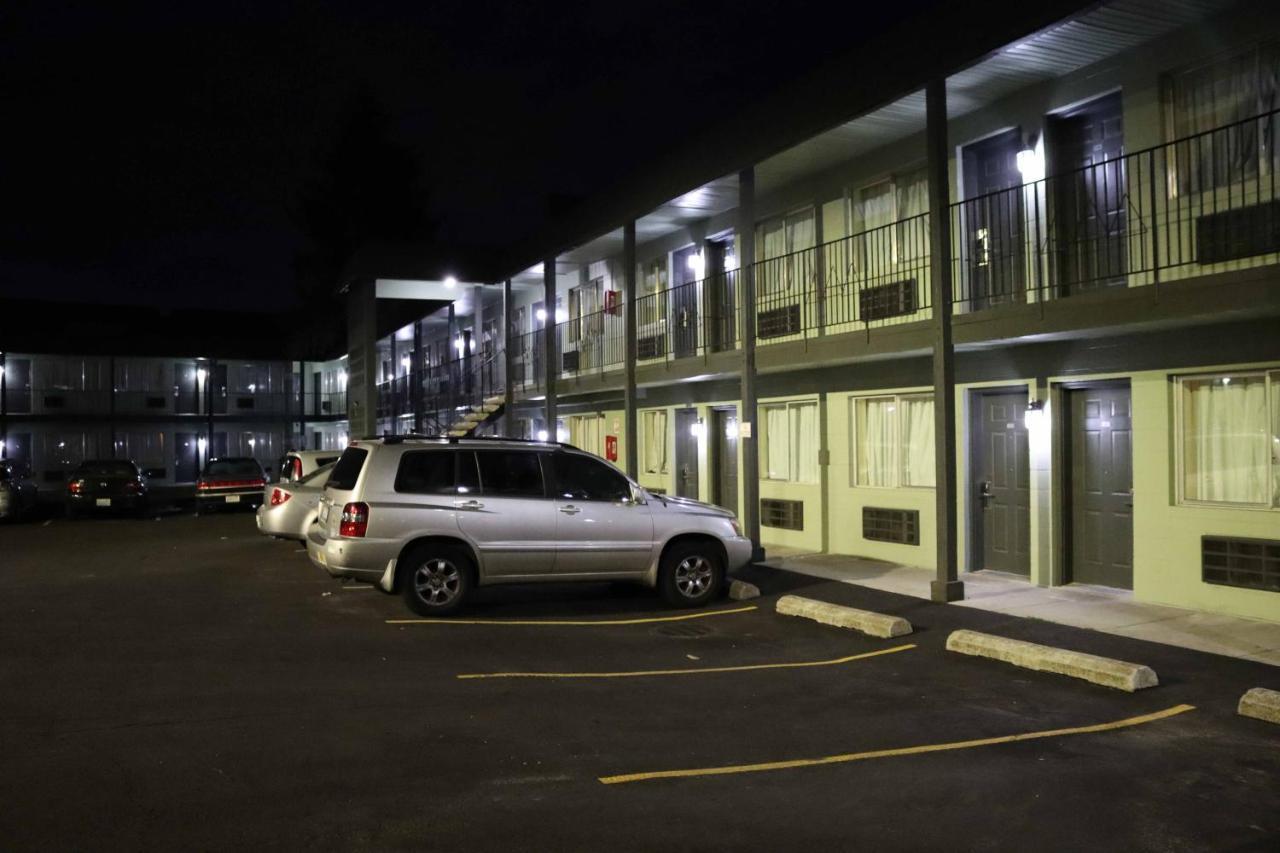Tiki Lodge Motel スポーケン エクステリア 写真