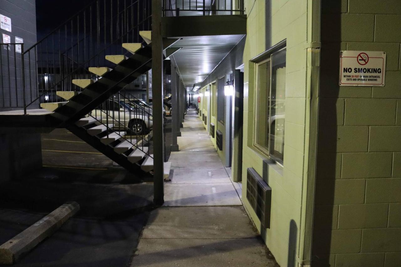 Tiki Lodge Motel スポーケン エクステリア 写真