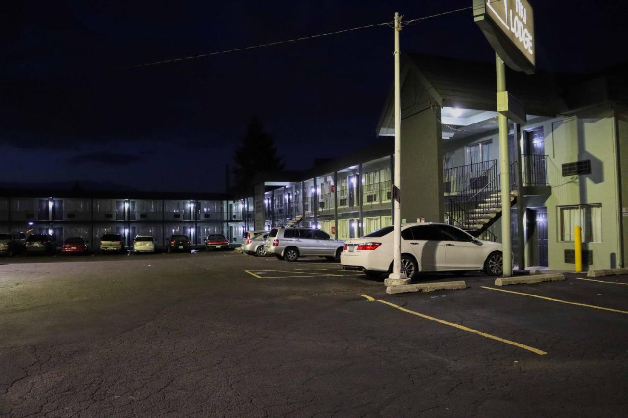 Tiki Lodge Motel スポーケン エクステリア 写真