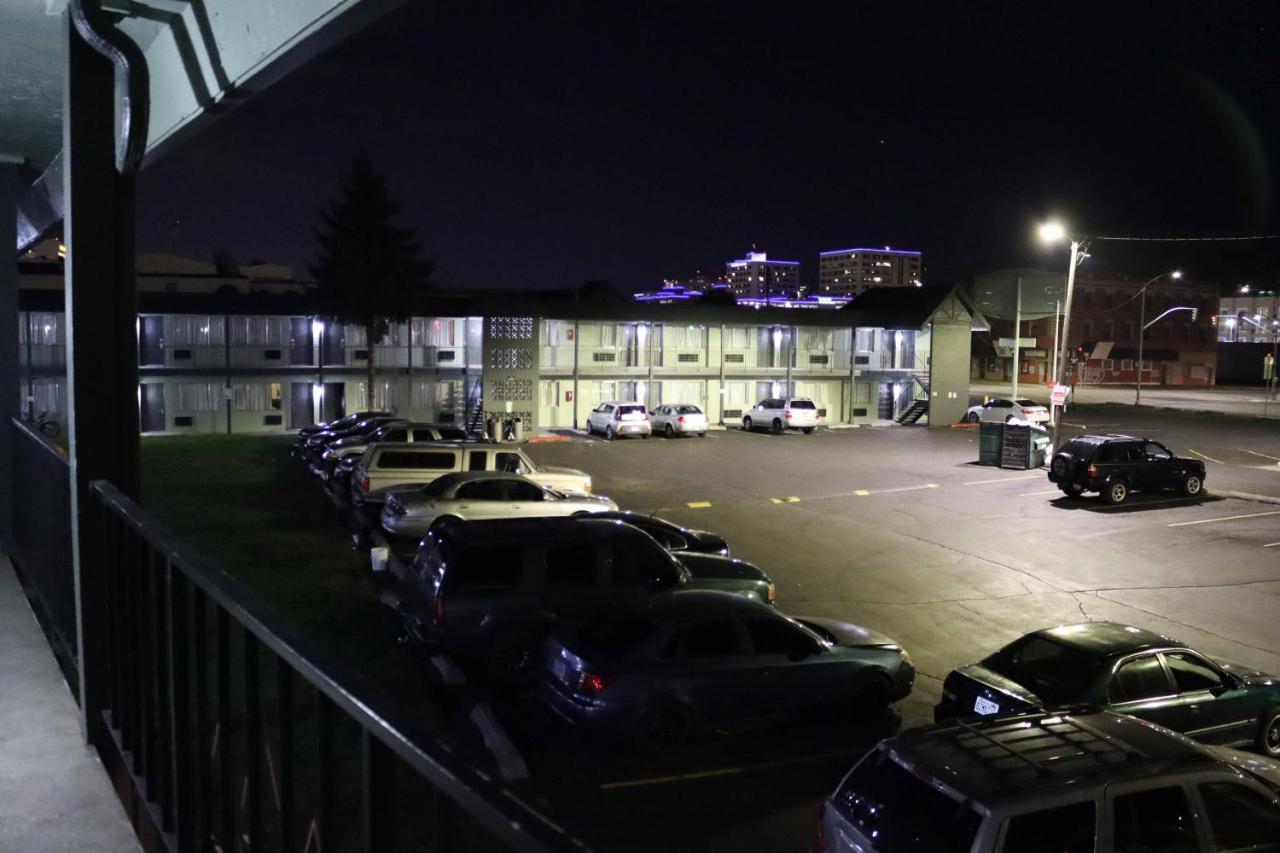 Tiki Lodge Motel スポーケン エクステリア 写真