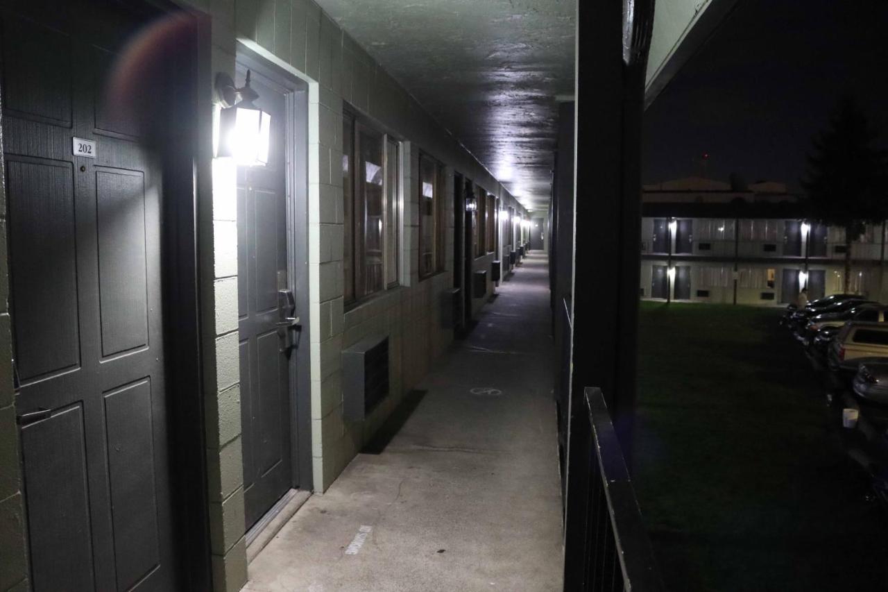 Tiki Lodge Motel スポーケン エクステリア 写真