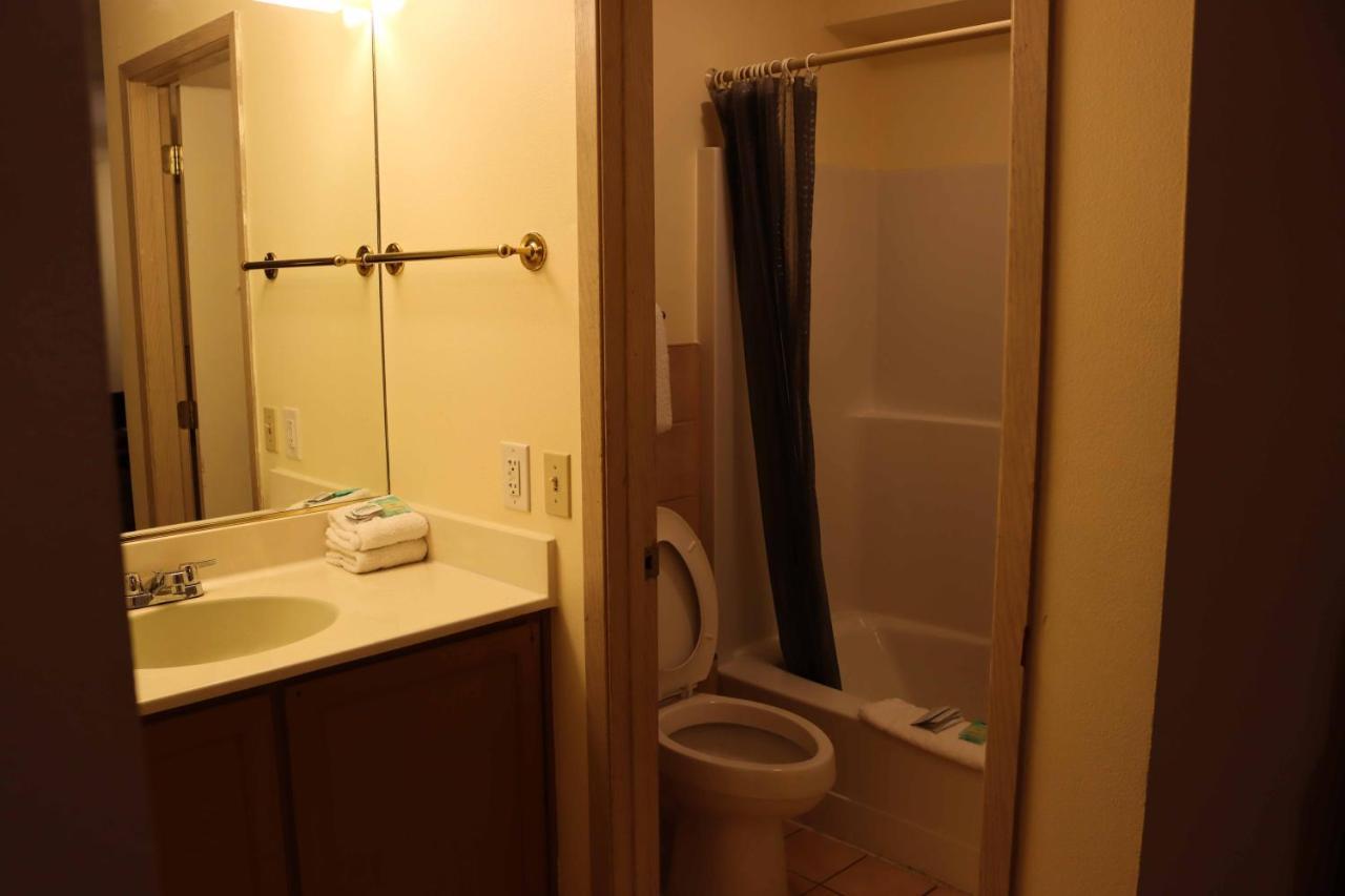Tiki Lodge Motel スポーケン エクステリア 写真
