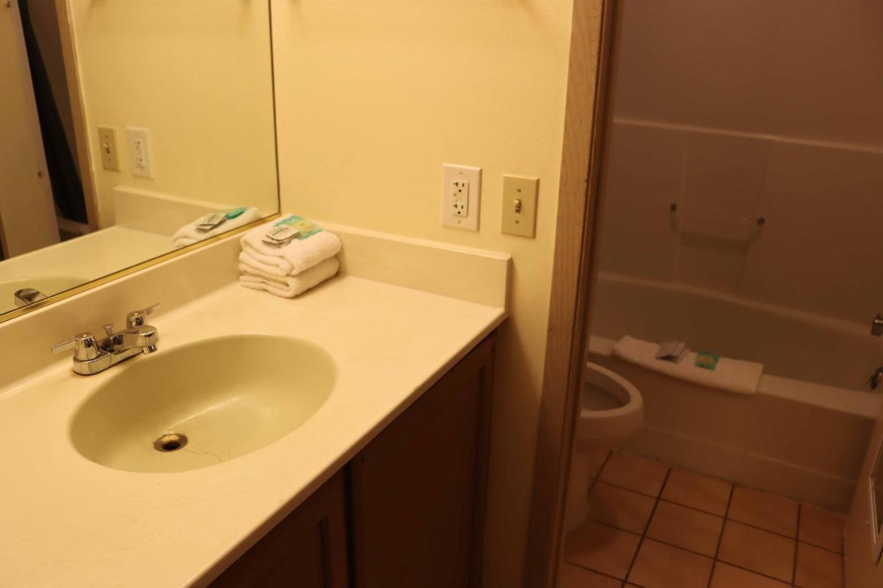 Tiki Lodge Motel スポーケン エクステリア 写真