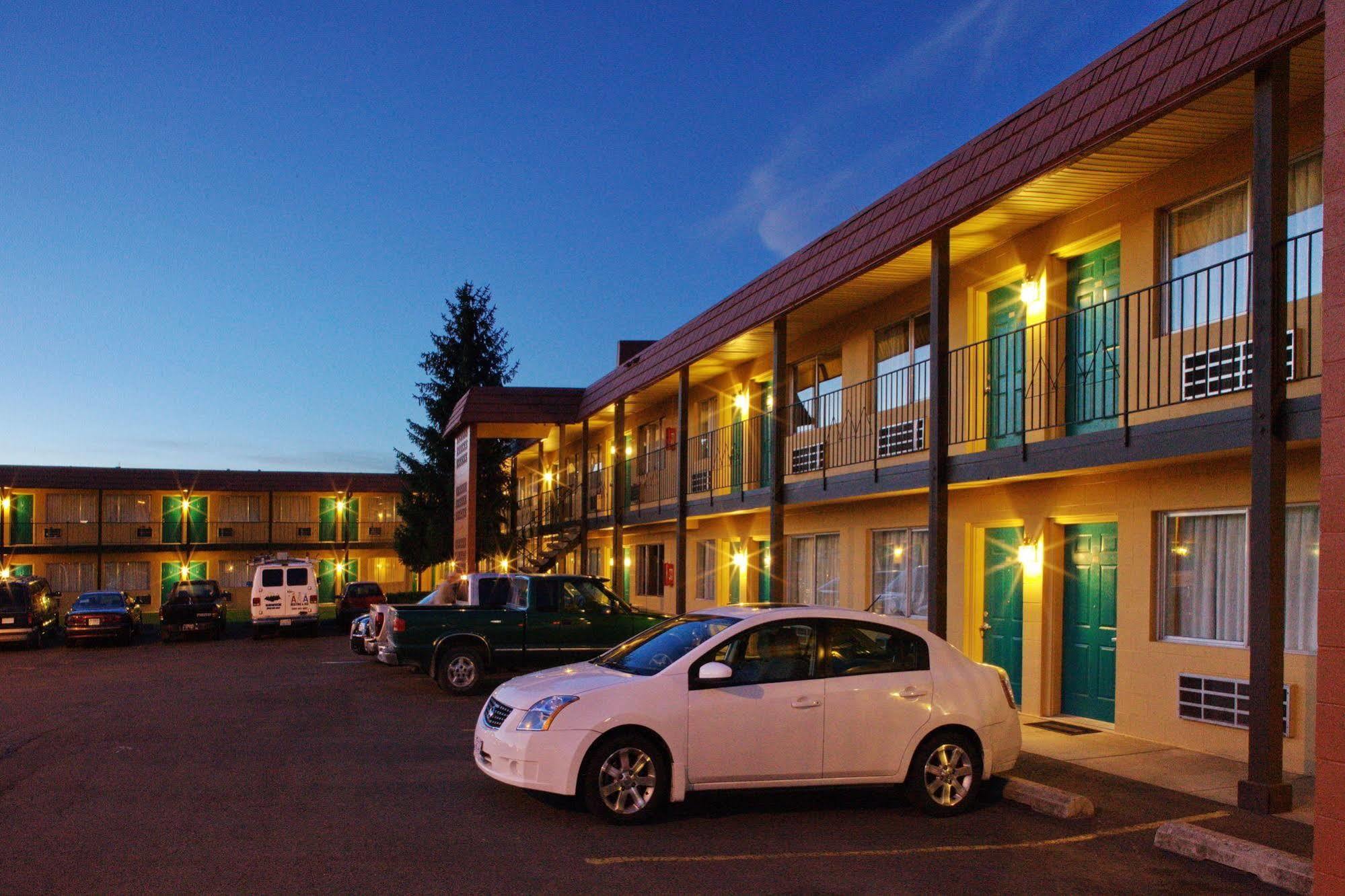 Tiki Lodge Motel スポーケン エクステリア 写真