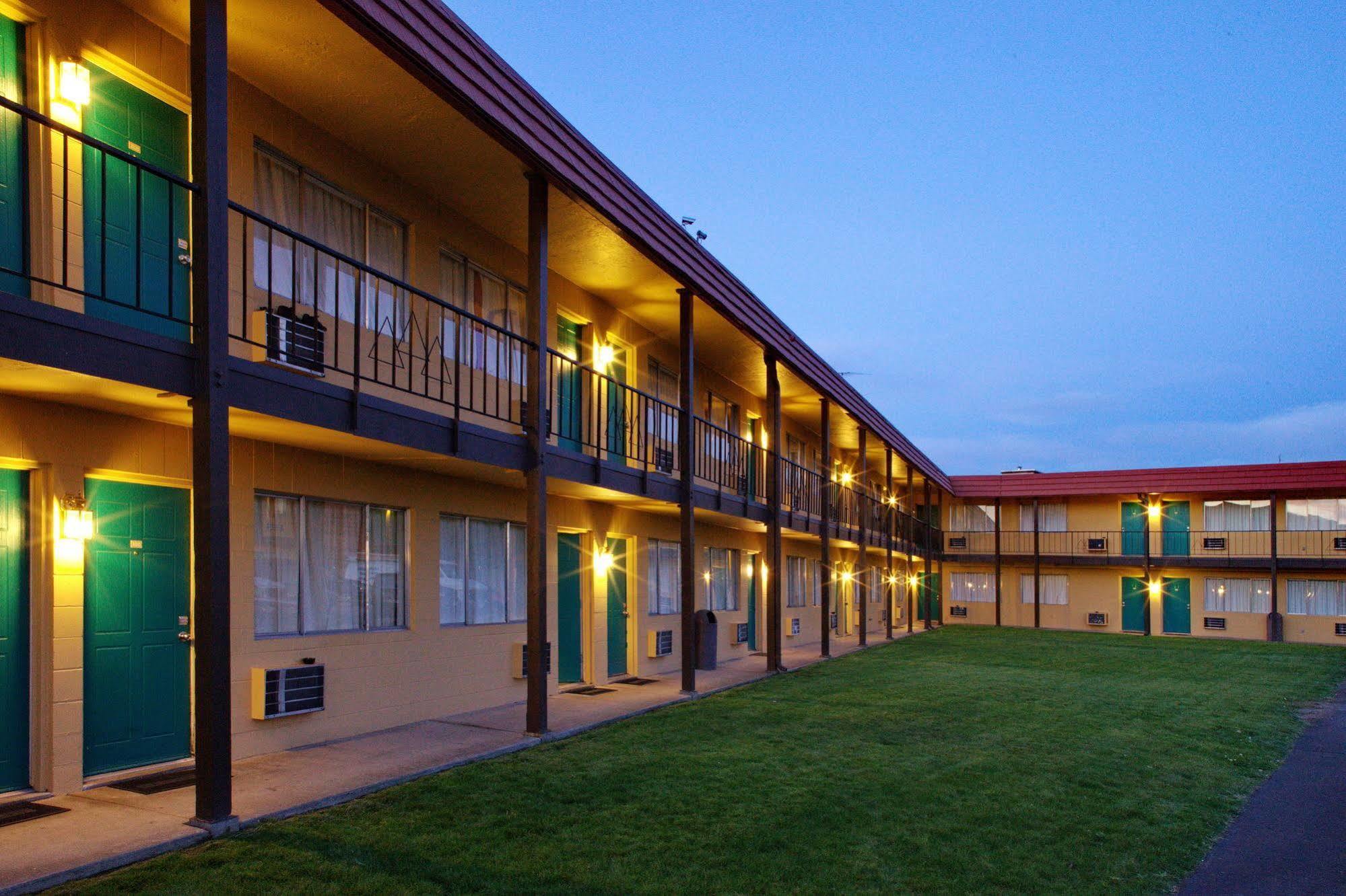 Tiki Lodge Motel スポーケン エクステリア 写真
